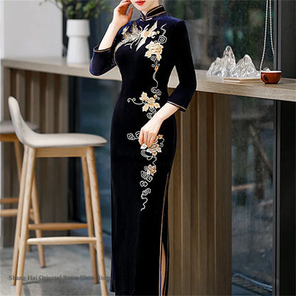 Traditional Embroidered Velvet Long Cheongsam Vintage Classic Chinese Dress Elegants Sexy Slim Split Qipao Plus Size Women Dress