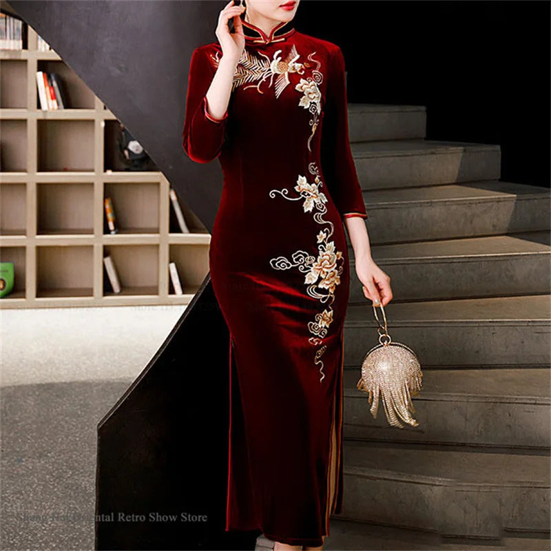 Traditional Embroidered Velvet Long Cheongsam Vintage Classic Chinese Dress Elegants Sexy Slim Split Qipao Plus Size Women Dress