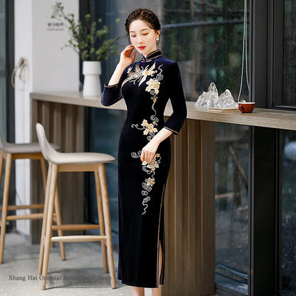 Traditional Embroidered Velvet Long Cheongsam Vintage Classic Chinese Dress Elegants Sexy Slim Split Qipao Plus Size Women Dress