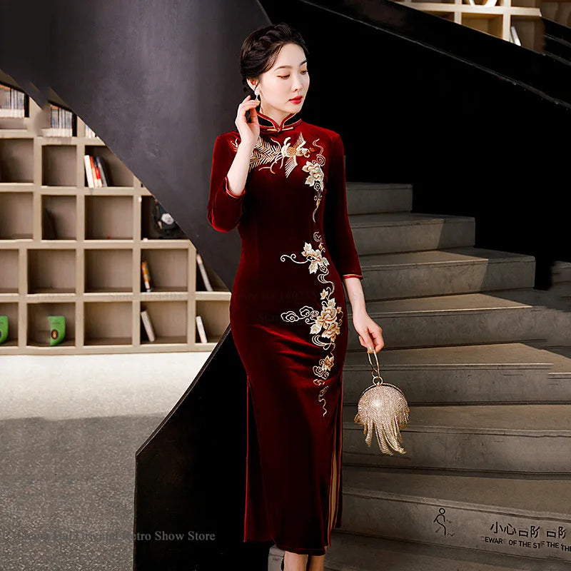 Traditional Embroidered Velvet Long Cheongsam Vintage Classic Chinese Dress Elegants Sexy Slim Split Qipao Plus Size Women Dress