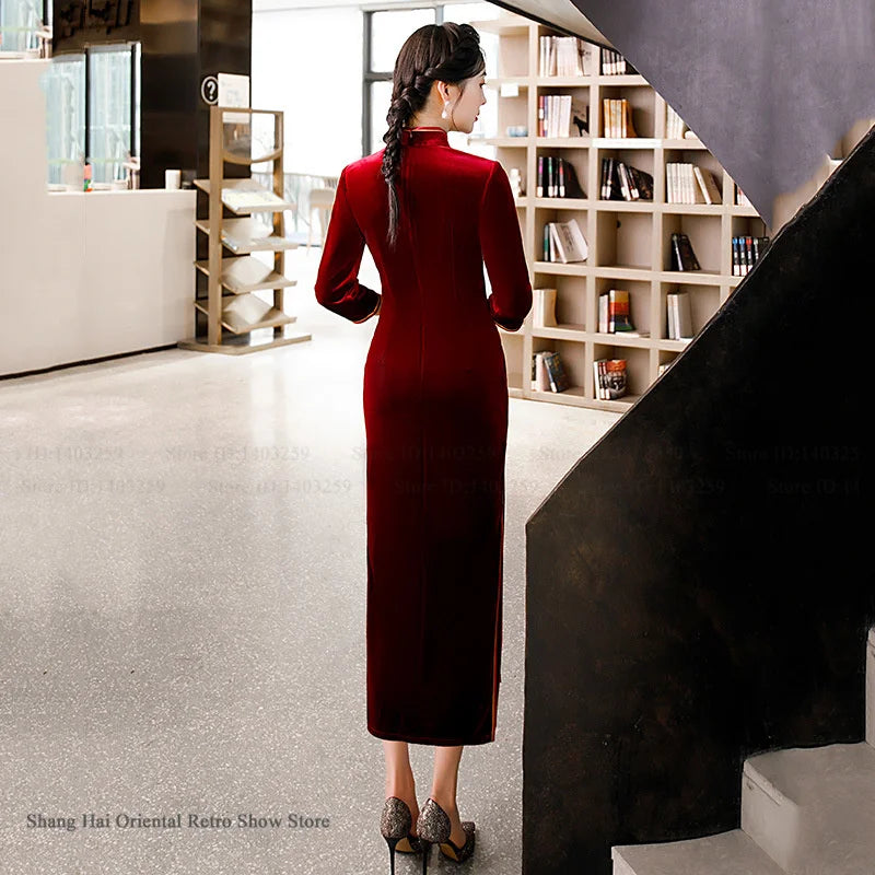 Traditional Embroidered Velvet Long Cheongsam Vintage Classic Chinese Dress Elegants Sexy Slim Split Qipao Plus Size Women Dress