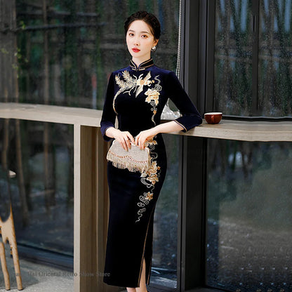 Traditional Embroidered Velvet Long Cheongsam Vintage Classic Chinese Dress Elegants Sexy Slim Split Qipao Plus Size Women Dress