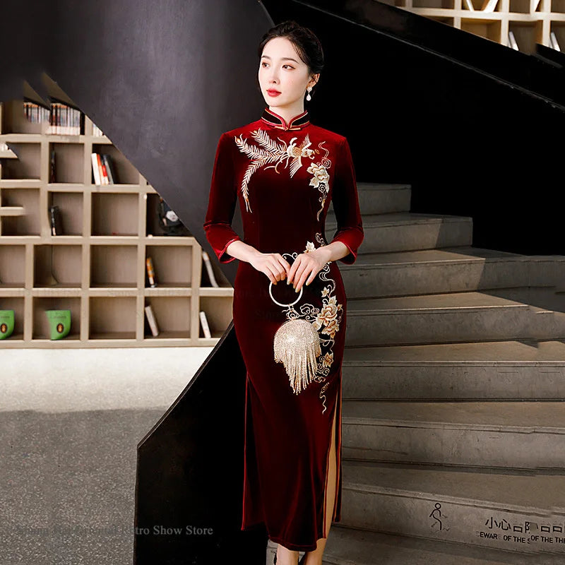 Traditional Embroidered Velvet Long Cheongsam Vintage Classic Chinese Dress Elegants Sexy Slim Split Qipao Plus Size Women Dress
