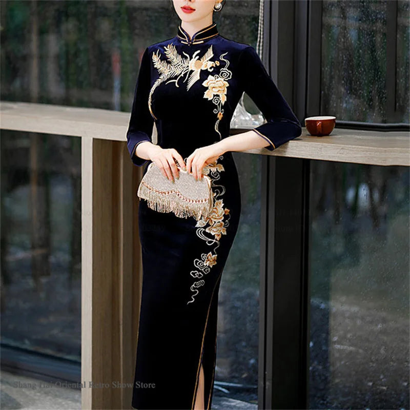 Traditional Embroidered Velvet Long Cheongsam Vintage Classic Chinese Dress Elegants Sexy Slim Split Qipao Plus Size Women Dress