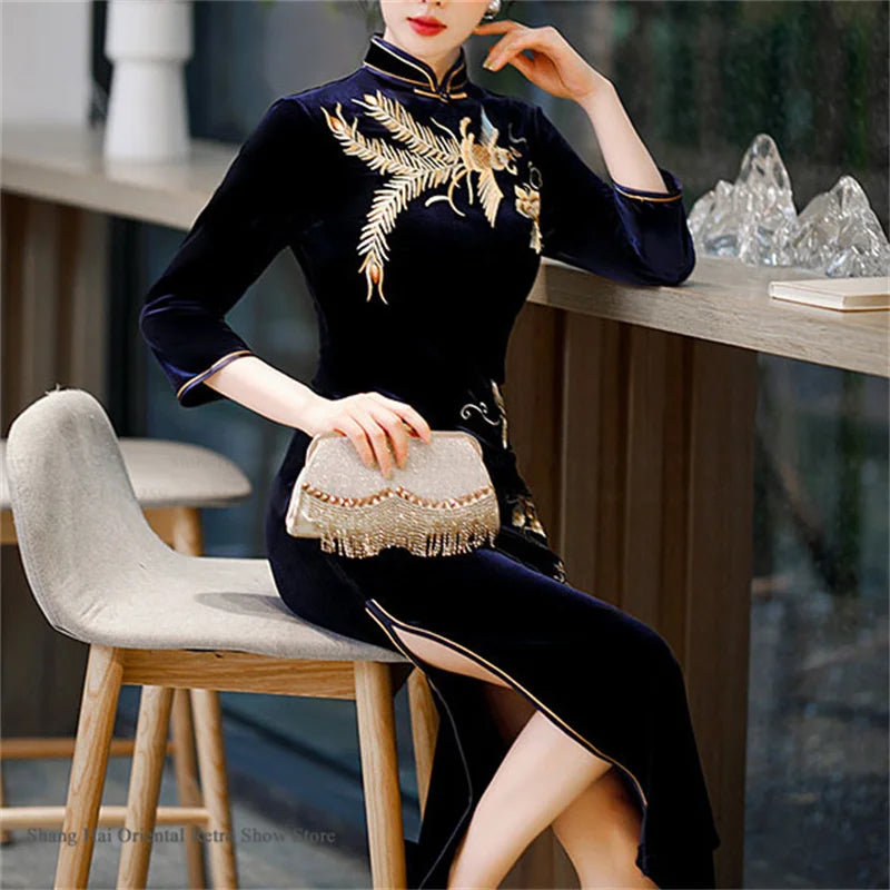 Traditional Embroidered Velvet Long Cheongsam Vintage Classic Chinese Dress Elegants Sexy Slim Split Qipao Plus Size Women Dress