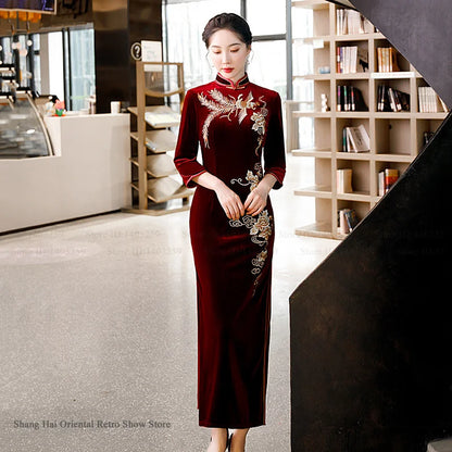 Traditional Embroidered Velvet Long Cheongsam Vintage Classic Chinese Dress Elegants Sexy Slim Split Qipao Plus Size Women Dress